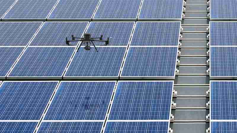 z6尊龙以无人机搭配IR Sensor热显像技术进行全方面模块健检，，，有效降低人力成本并提升发电量