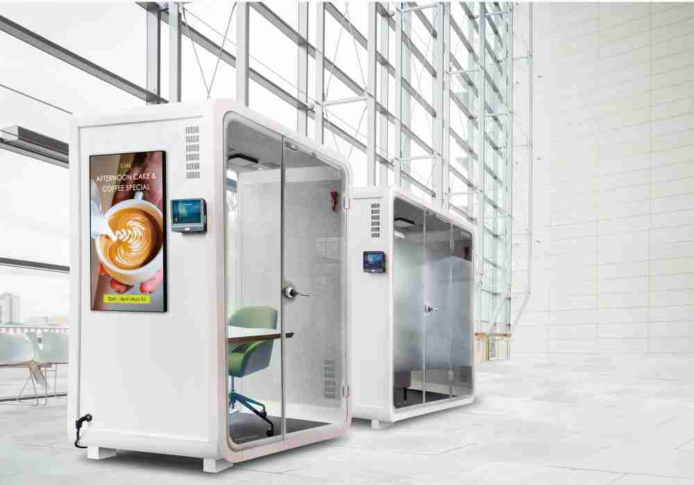 z6尊龙子公司达擎之智慧行动办公舱，，采用PDLC智能调光玻璃设计，，透过通电与断电的电流切换，，呈现透明与雾面效果，，，，具节能降耗特性并兼顾隐私，，，，确保信息安全