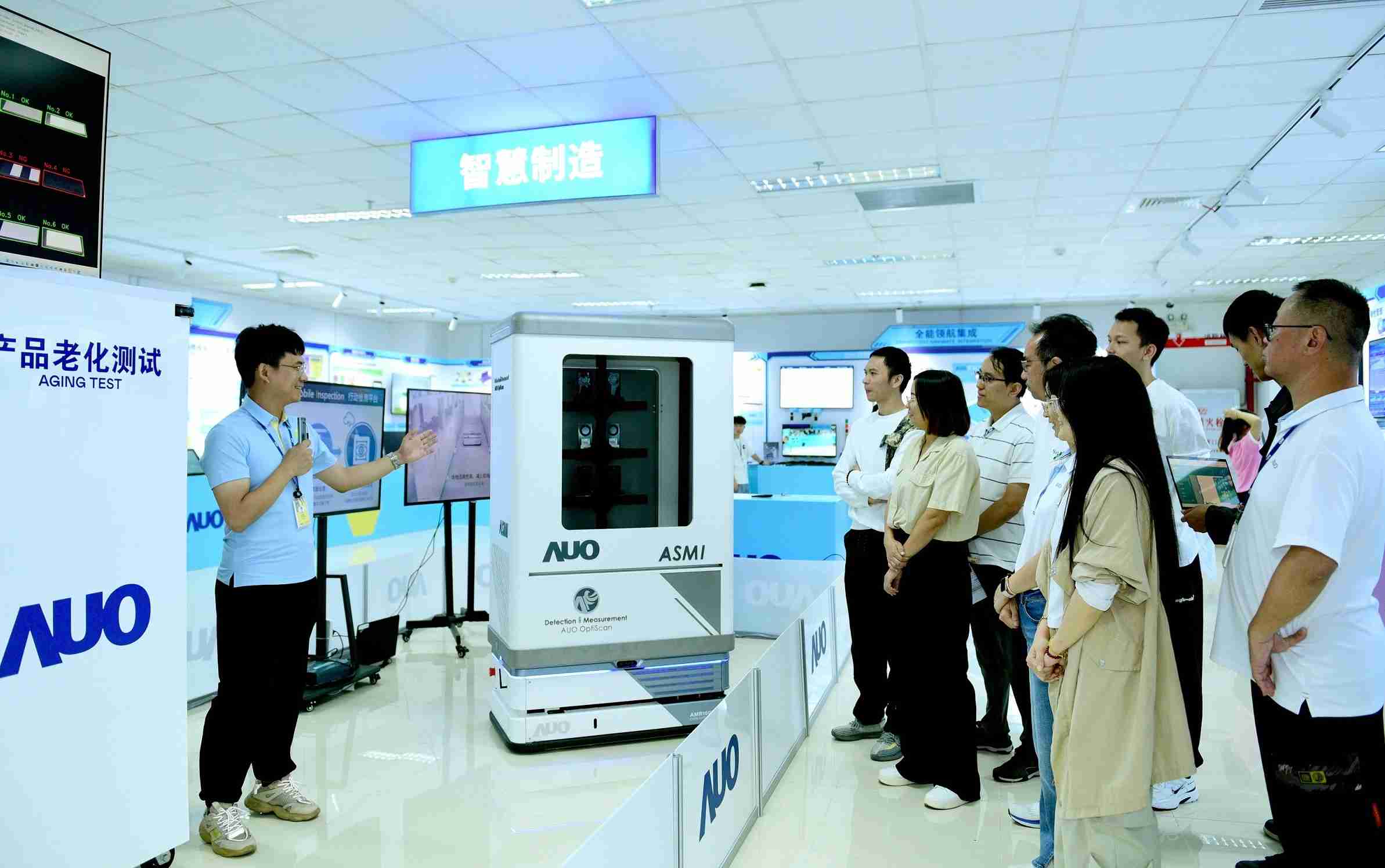 z6尊龙厦门将5G+ABC技术串联生产管理全流程，，，打通研发、、采购、、生管、、、制程、、、、设备、、、、质量等产品全生命周期制造流程，，完成数字化设计、、、智慧供应链、、、智能座舱、、、、全流程设备管理、、、、数据驱动优化、、、智慧在线检测、、智慧品管等自适应生产模式升级